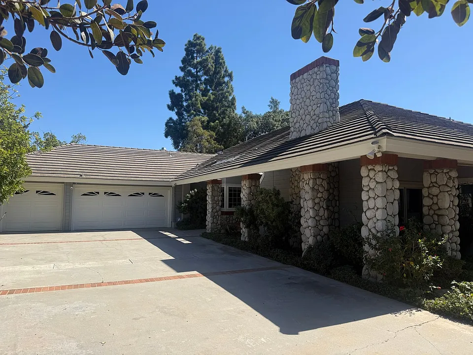 15351 Ridgeview Pl