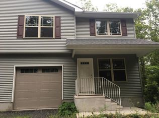 4000 Pond View Dr #B, South Abington Township, PA 18411
