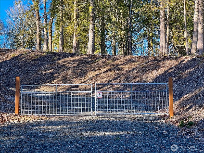 2nd image of 2998 Oak Bay Road