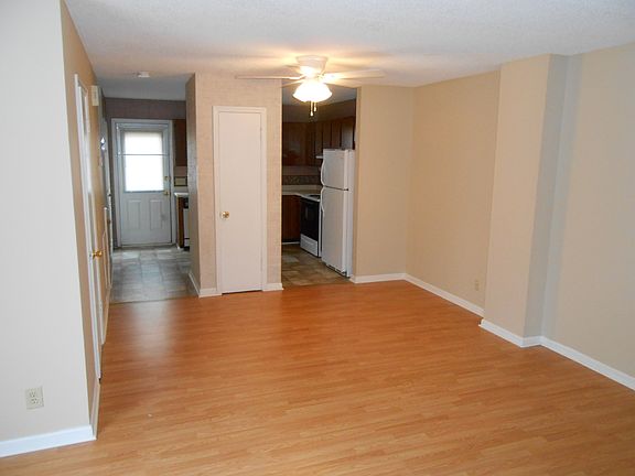3rd image of 102 Montague Dr