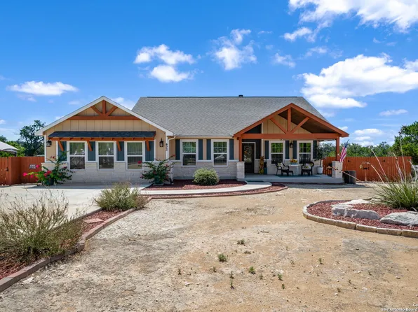 423 Prairie Tea Lane, Canyon Lake, TX 78133