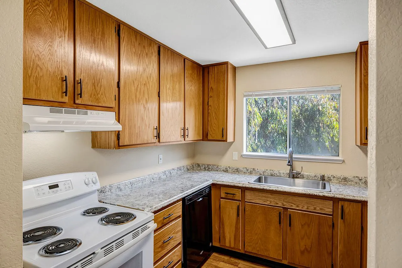 3330 Del Monte Blvd — Photo 4