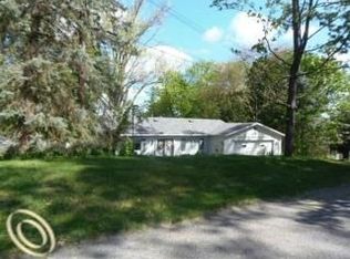 2440 Shawood Dr, Novi, MI 48377