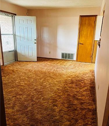 5th image of 2116 Linda Ln