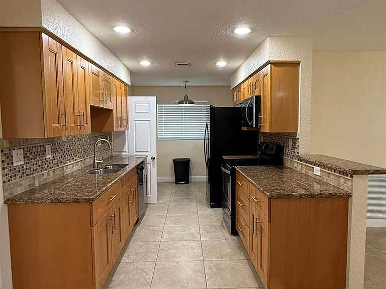 7302 NW 57th Ct — Photo 2