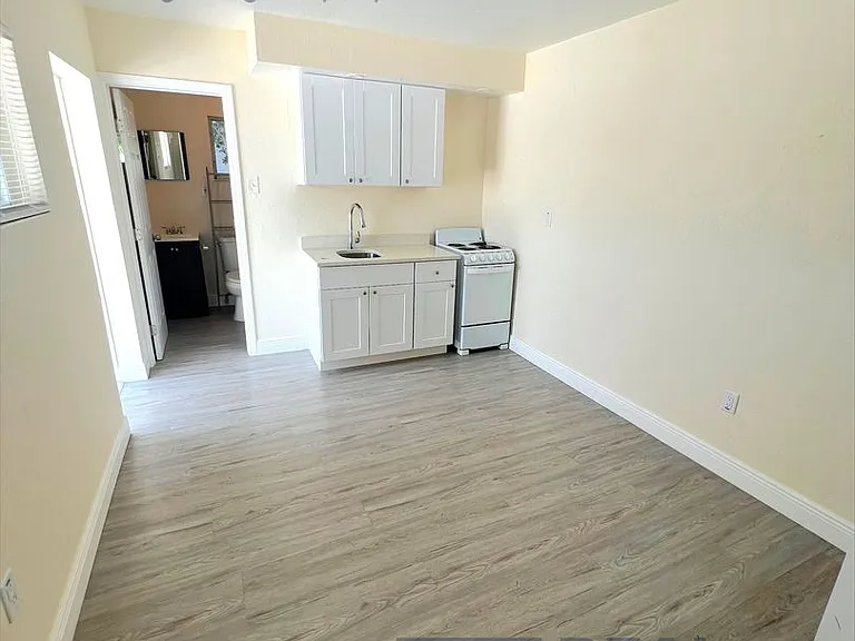 1615 Stickney Point Rd #1 — Photo 10