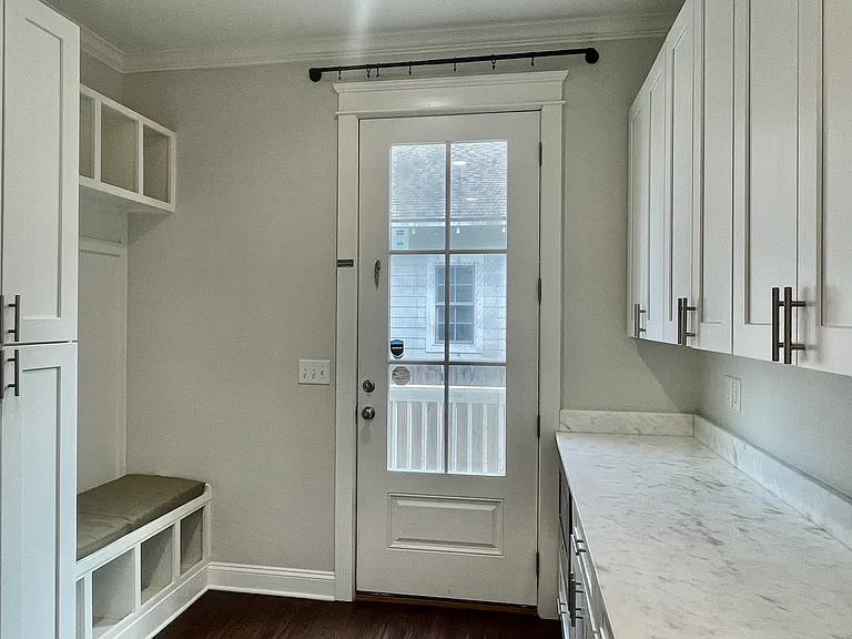 1011 Selma St — Photo 10