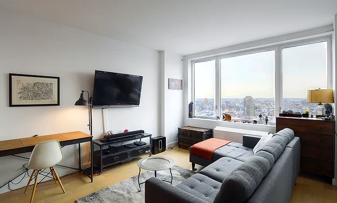 Rented by SERHANT. | media 7