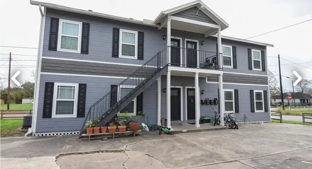 2 bed, 806 sqft, $900 — Photo 1
