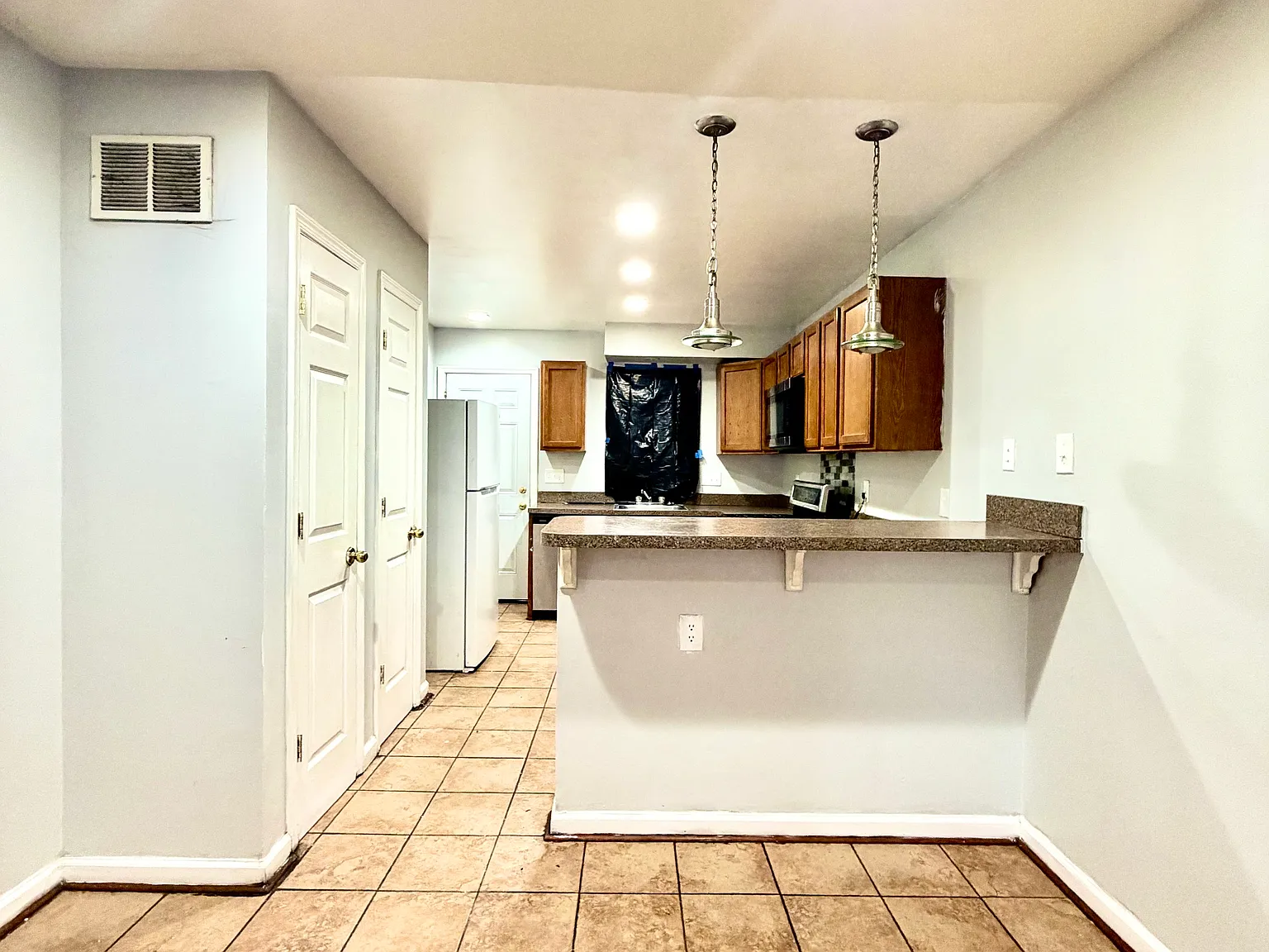 2 bed, 1200 sqft, $1,350 — Photo 3