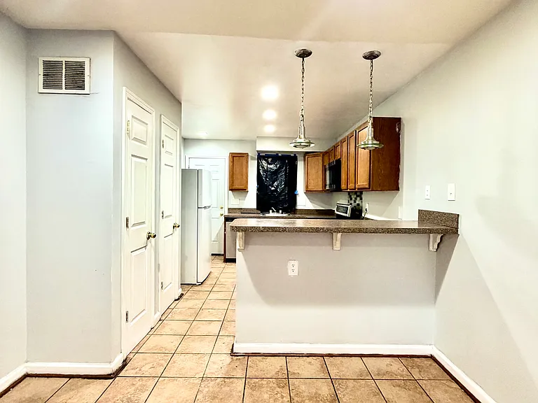 414 N Bradford St — Photo 3