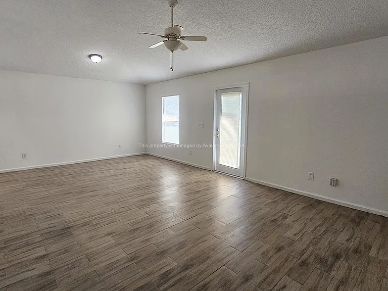 9453 Thorn Glen Rd — Photo 16