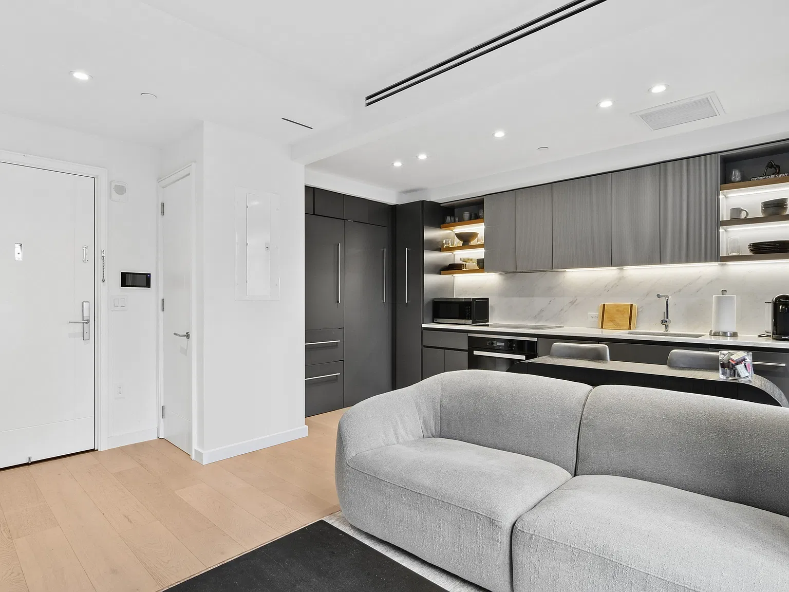 300 West 30th Street — Photo 2