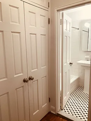 Rented by Metropolis Real Estate of Manhattan | media 9