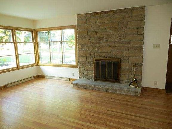 5th image of 2211 N 117th St