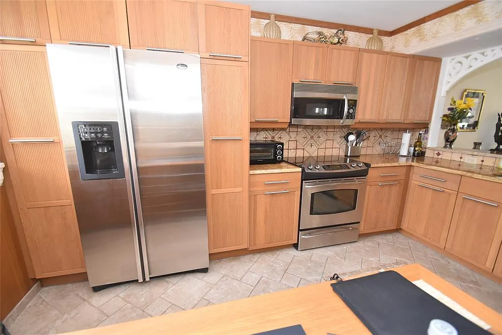 3 bed, 3.0 bath, 1635 sqft, $2,300 — Photo 1