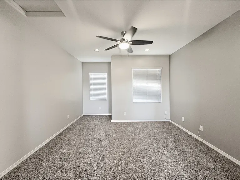 2345 W Gloria Ln — Photo 31