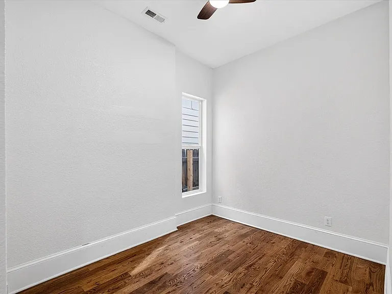 3777 N Franklin St — Photo 15