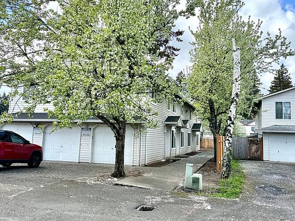 2nd image of 423 SE 143rd Ave APT 1