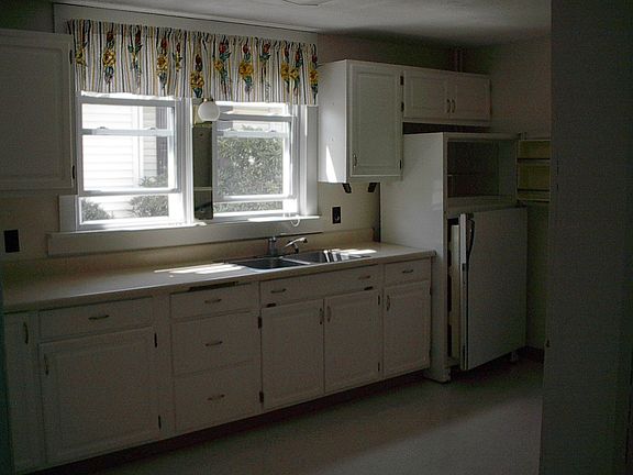 4th image of 25 Kingsbury Ave