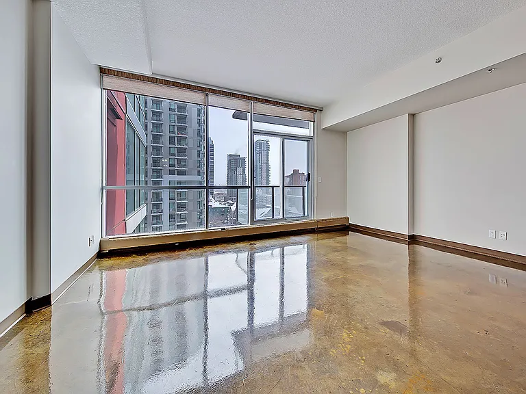 135 13th Ave SW #911 — Photo 2