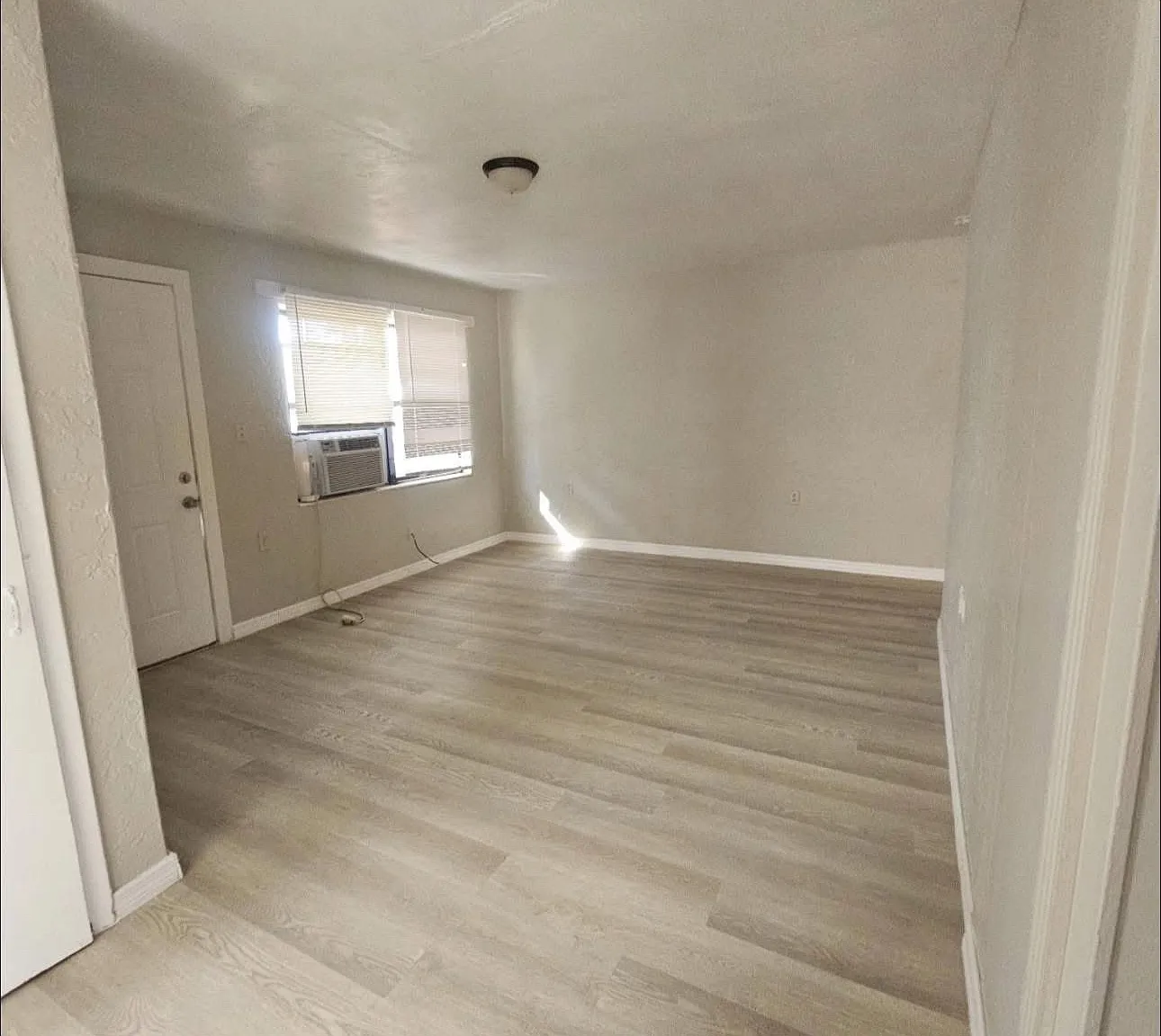 1902 SW 7th Pl — Photo 4