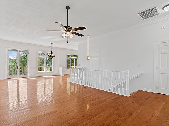 3rd image of 117 Chelsea Lane