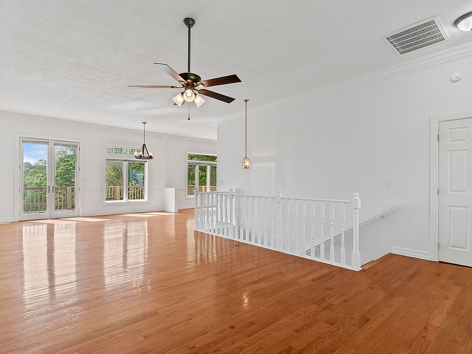 1st image of 117 Chelsea Lane