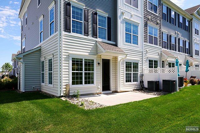 1st image of 100 Aspen Dr
