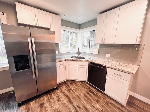 4th image of 1202 S Cloverdale St
