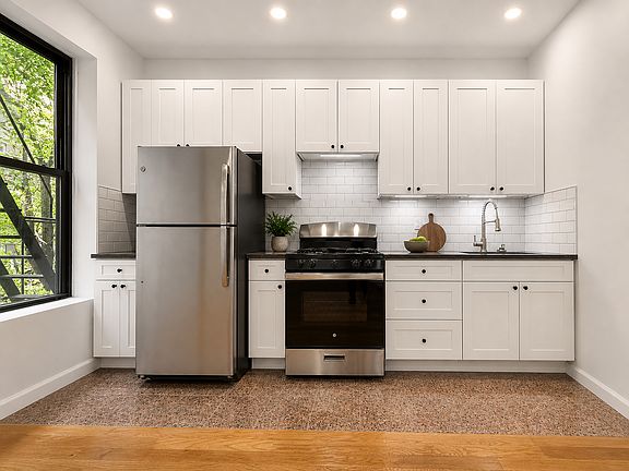 2nd image of 311 W 94th St APT 1B