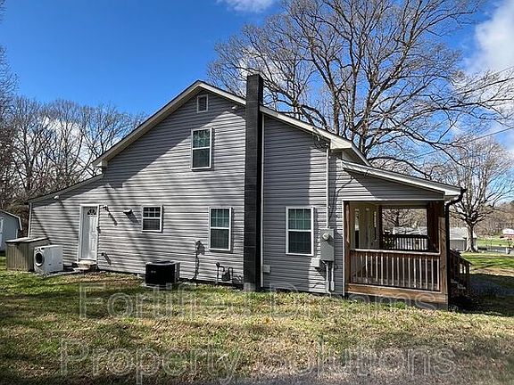 3rd image of 551 Ridgeway Cir