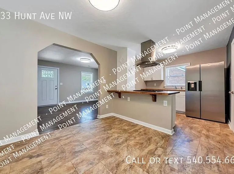 1033 Hunt Ave NW — Photo 4