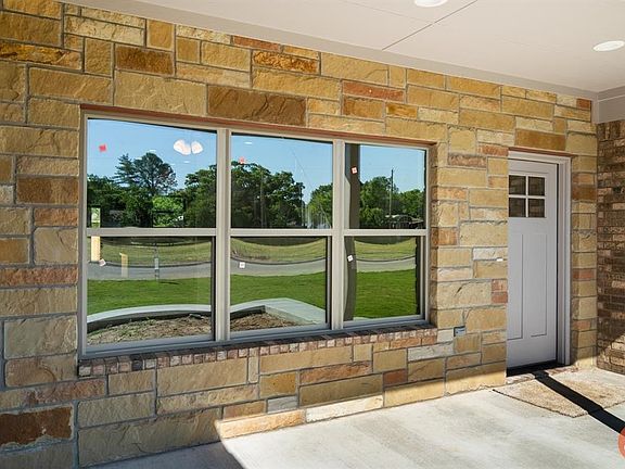 2nd image of 2102 Brooke Ln