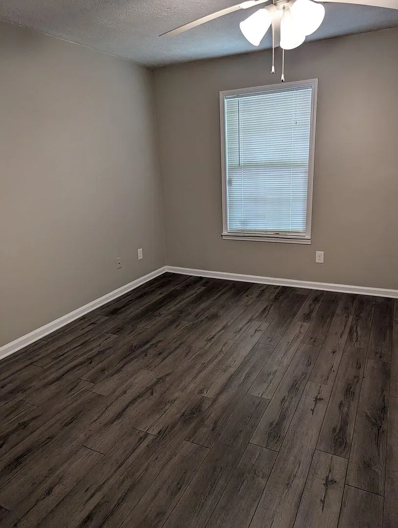 2 Bed, 2 Bath on N. Donahue — Photo 2