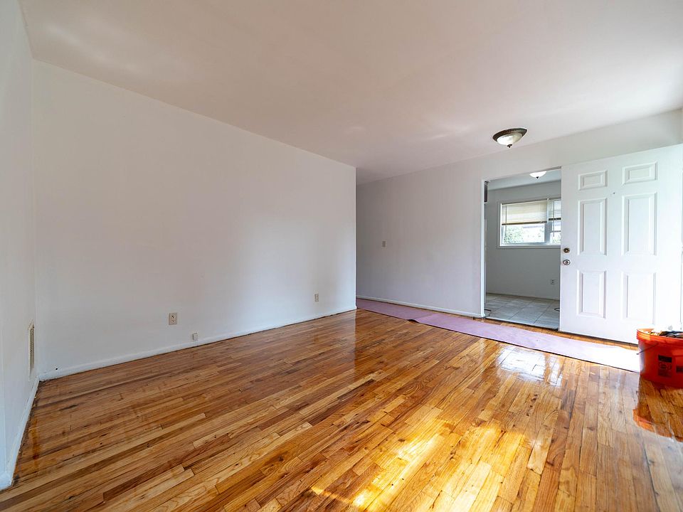 1st image of 233 Mann Ave Floor 1