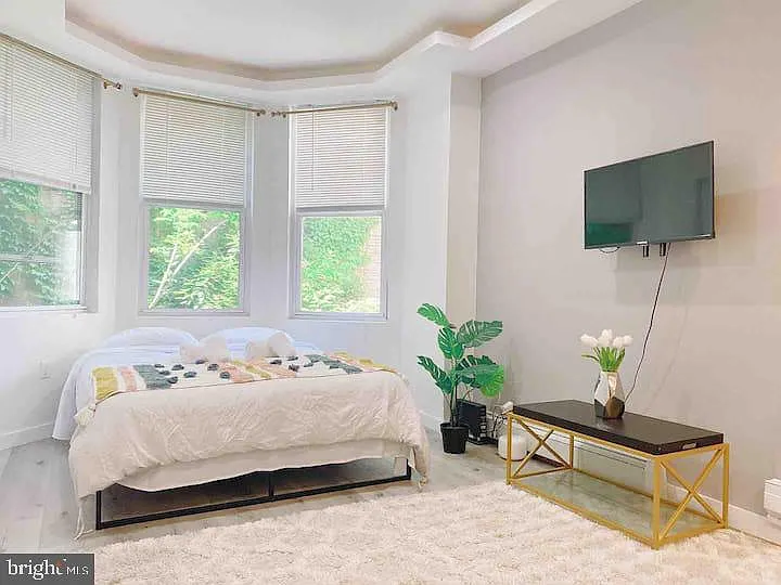 2402 Spruce St #1R — Photo 3