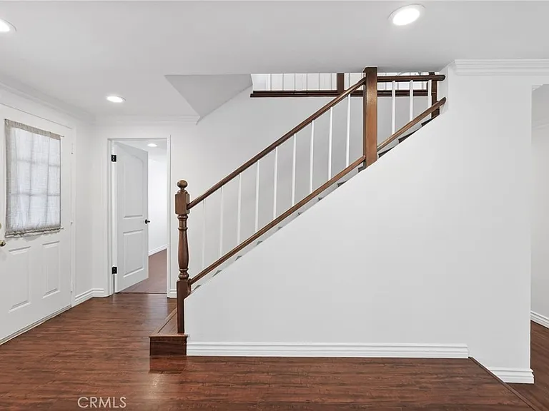 10811 Des Moines Ave — Photo 10