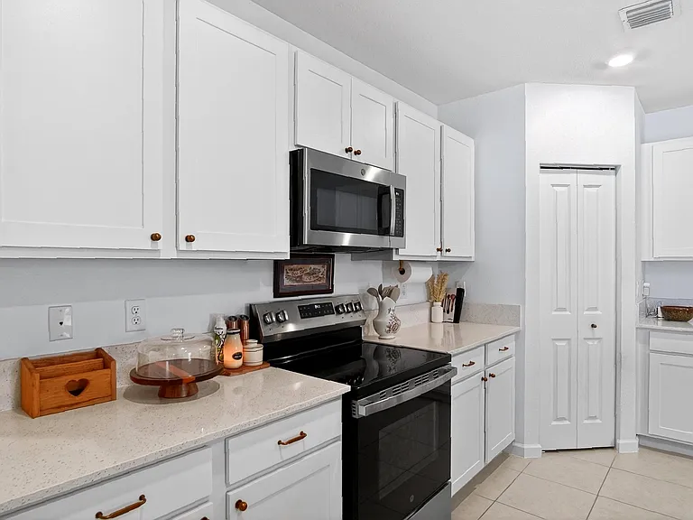760 Carlyle Way — Photo 37