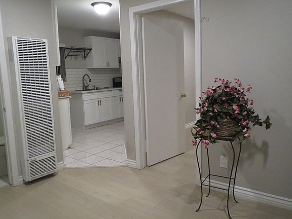 4th image of 12203 Menlo Ave #B