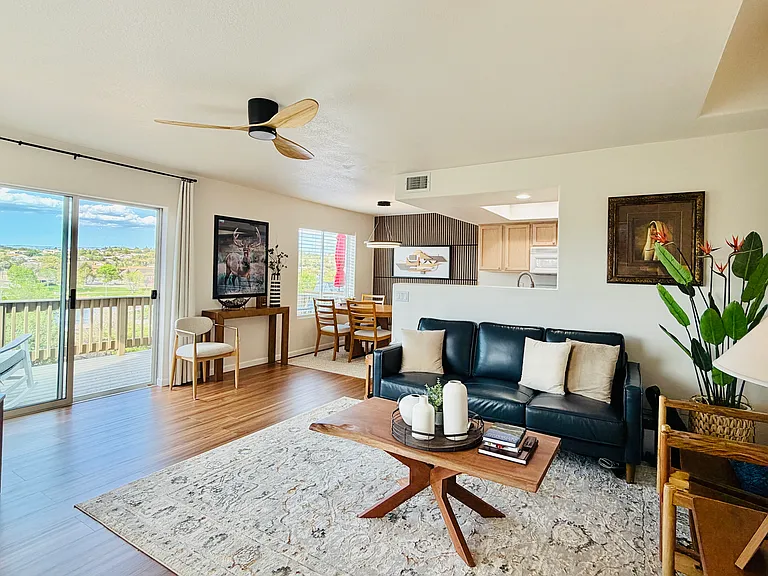 955 W Ensenada Ln — Photo 4