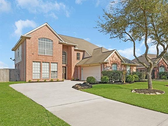 2nd image of 2106 Canyon Crest Dr
