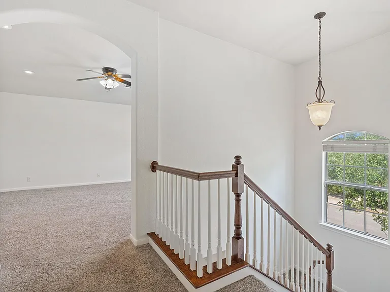209 Canterbury Dr — Photo 30