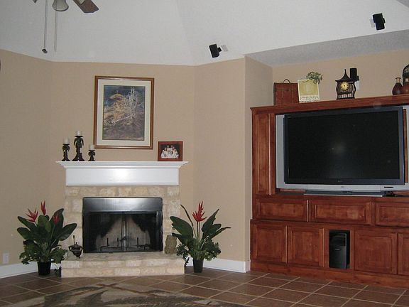 Great room w/built in