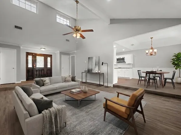 213 Meadowhill Dr, Benbrook, TX 76126