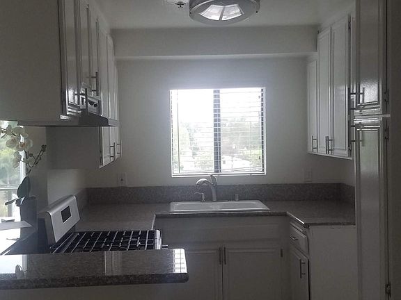 3rd image of 11162 Camarillo St APT 408