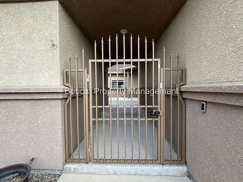 4 bed, 3.5 bath, 2184 sqft, $3,195 — Photo 3