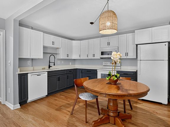 5th image of 2057 Middle St APT 10