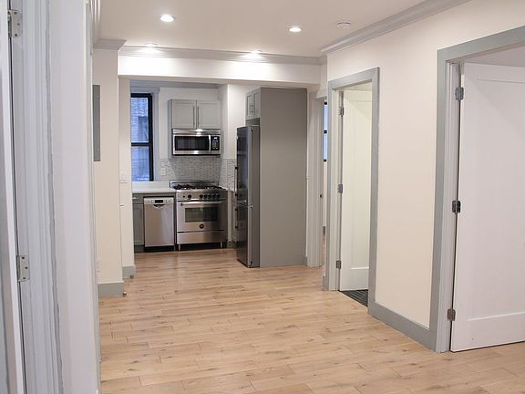 3rd image of 421 W 21st St #D