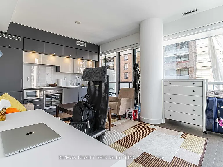 15 Grenville St #609 — Photo 31